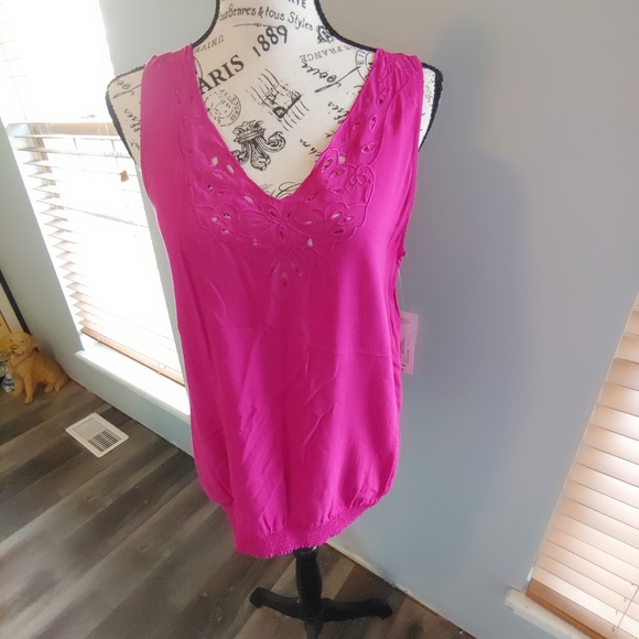 a.n.a Tops - NWT a.n.a Adventure Pink V-Neck Tank Top.